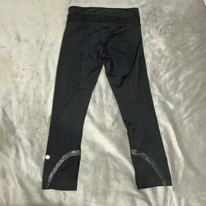 🩷 Lululemon Black Crop Leggings